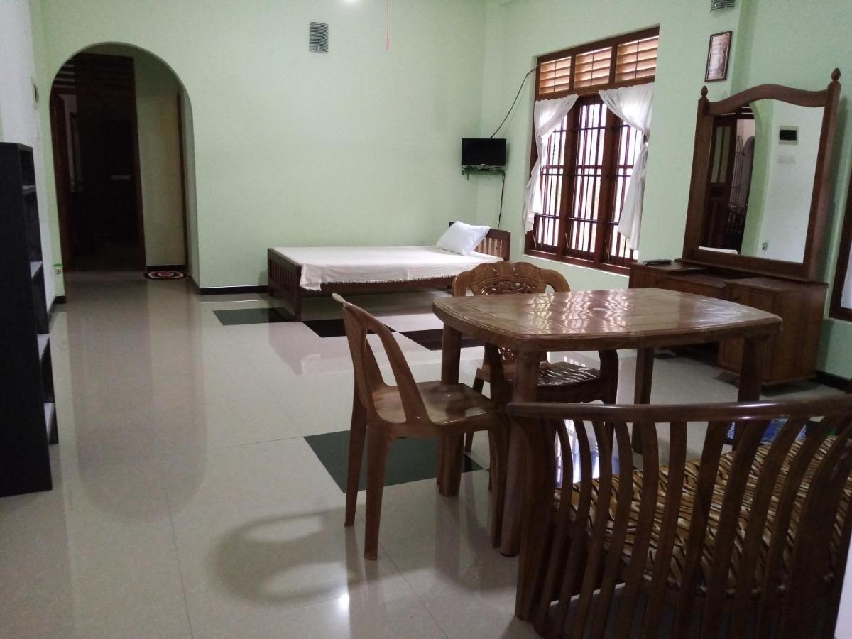 Sunny Side 89 Hotel Galle Buitenkant foto